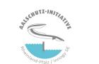Logo der Aaschutz-Initiative Rheinland-Pfalz / innogy SE mit einem grauen Aal über einer Wassertreppenstufe, abwärts blickend.